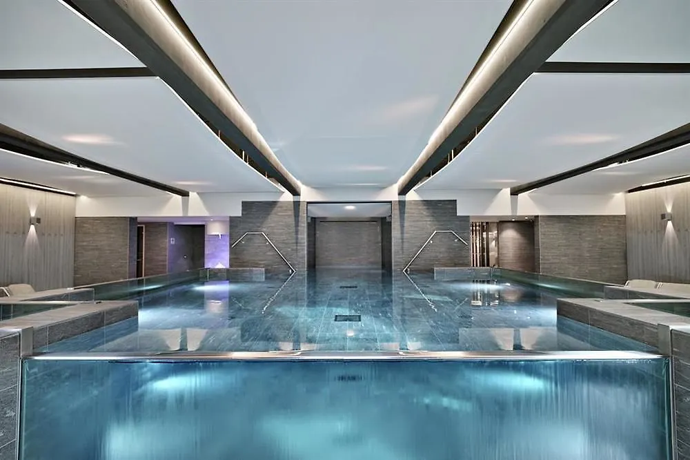 אנסי Imperial Palace 4*,
